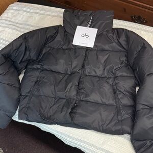 Alo Yoga Women’s Black Puffer Jacket Size large Lightweight NWT